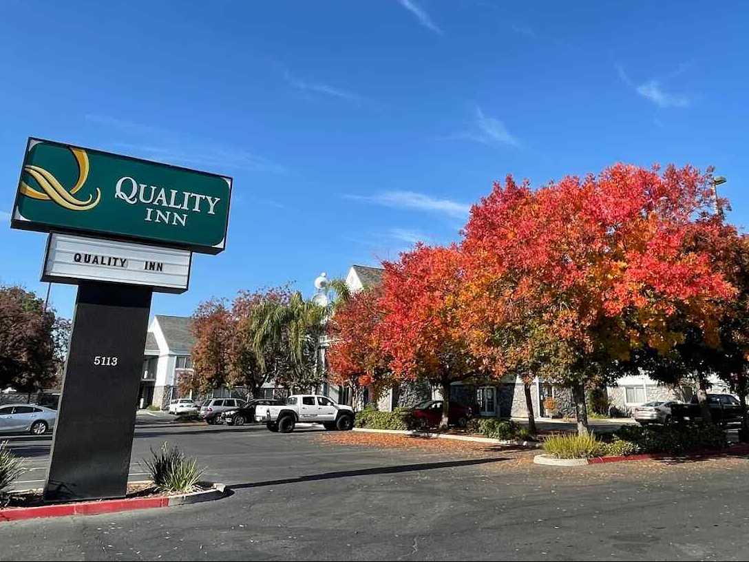  Quality Inn FAT Airport Parking