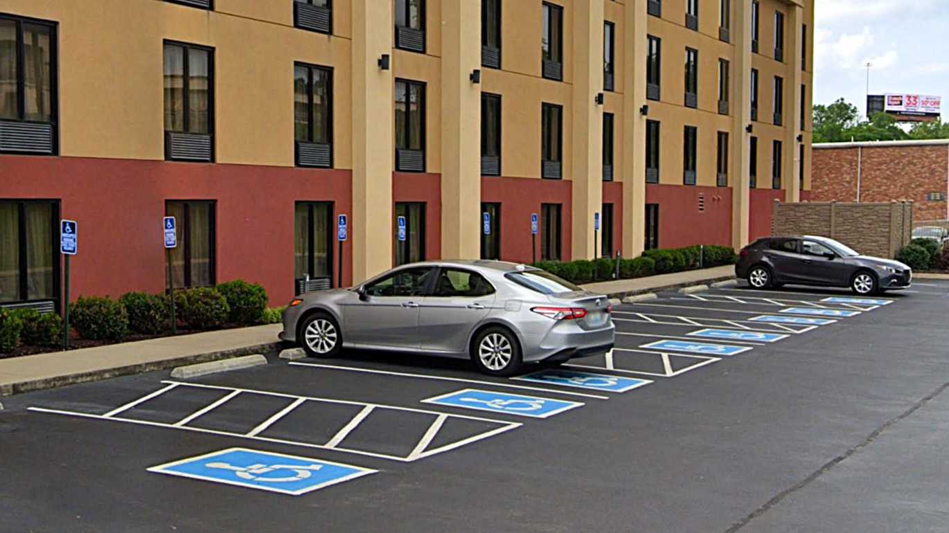 Best Western Plus Sunrise Inn BNA Airport Parking