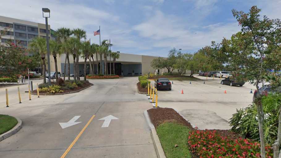 Holiday Inn Orlando MCO Airport Parking