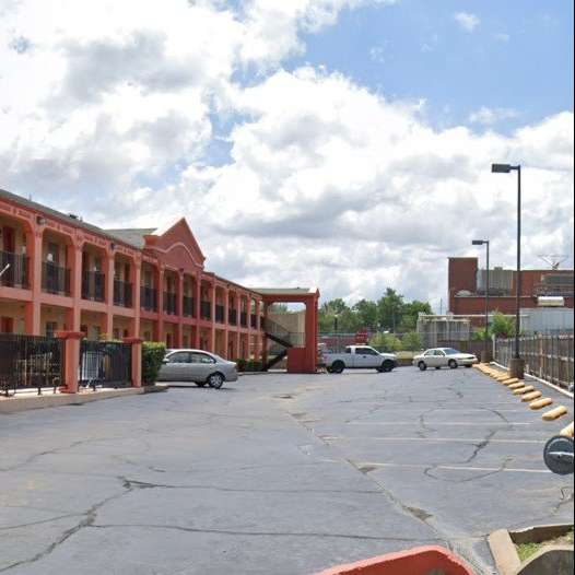 Super 8 TUL Airport Parking