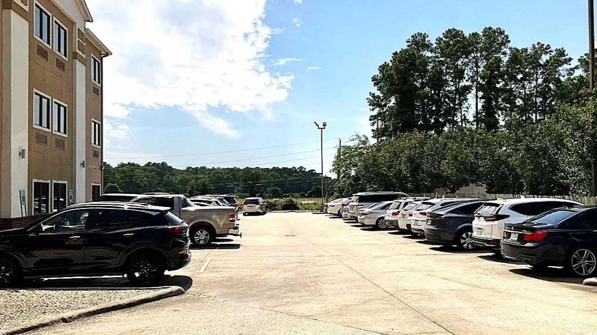 Red Lion Inn & Suites IAH Airport Parking