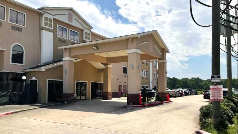 Red Lion Inn & Suites IAH Airport Parking