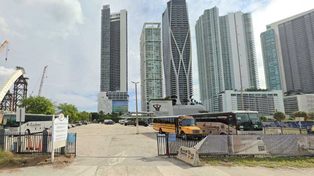 MNM 127 NE MIA Airport Parking