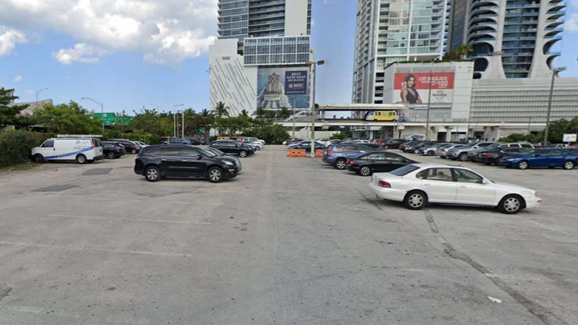 MNM 127 NE MIA Airport Parking