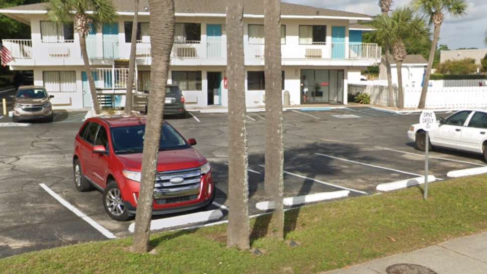 Motel 6 Pensacola PNS Airport Parking