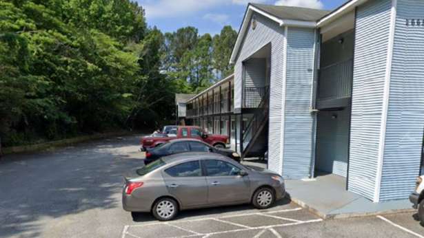 Efficiency Lodge RYY Airport Parking