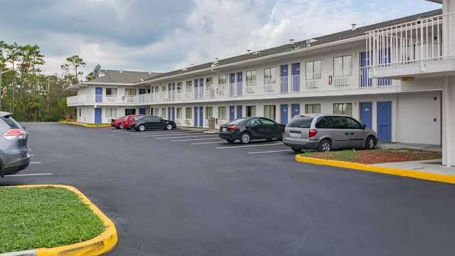Motel 6 Ft. Pierce FPR Airport Parking
