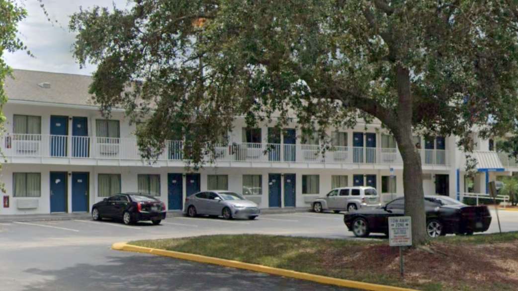 Motel 6 Ft. Pierce FPR Airport Parking