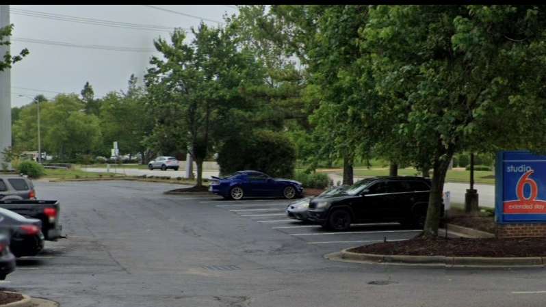 Studio 6 Hampton PHF Airport Parking