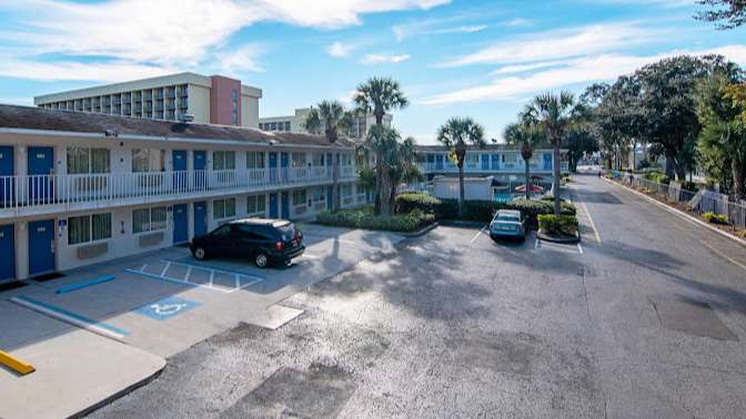 Motel 6 Kissimmee MCO Airport Parking