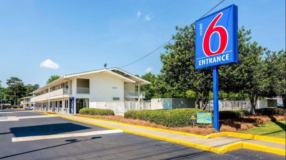 Motel 6 Columbus CSG Airport Parking