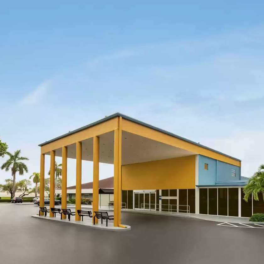 enVision Hotel MIA Airport Parking