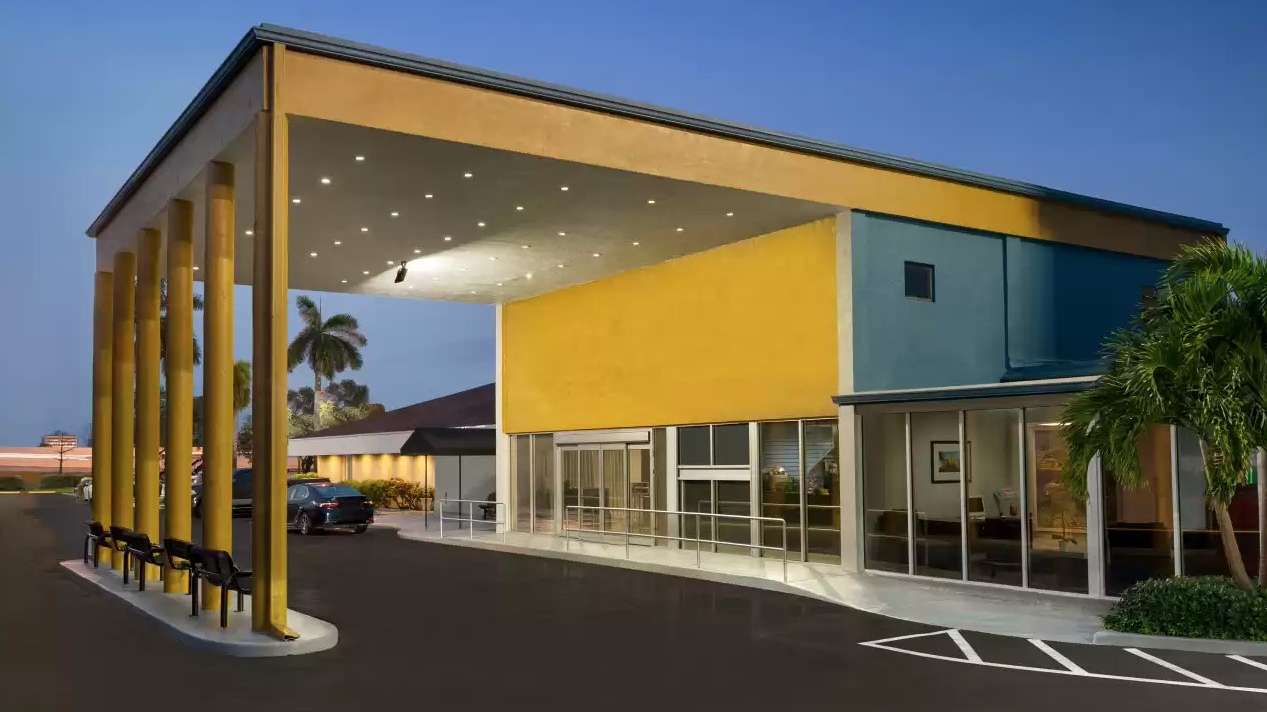 enVision Hotel Port of Miami Cruise Parking
