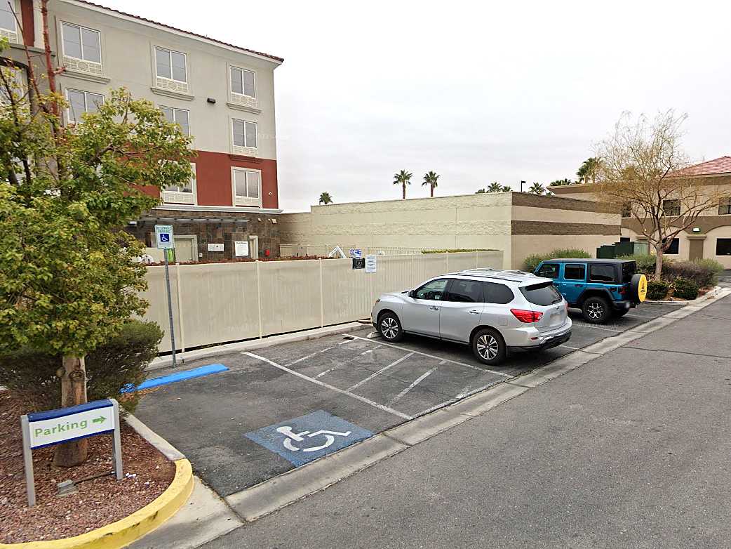 Holiday Inn Express & Suites Spring Valley LAS Airport Parking
