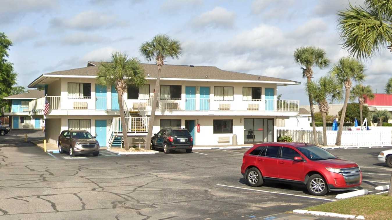 Motel 6 Pensacola PNS Airport Parking