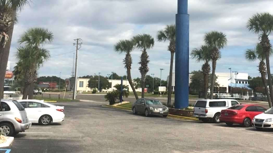 Motel 6 Pensacola PNS Airport Parking