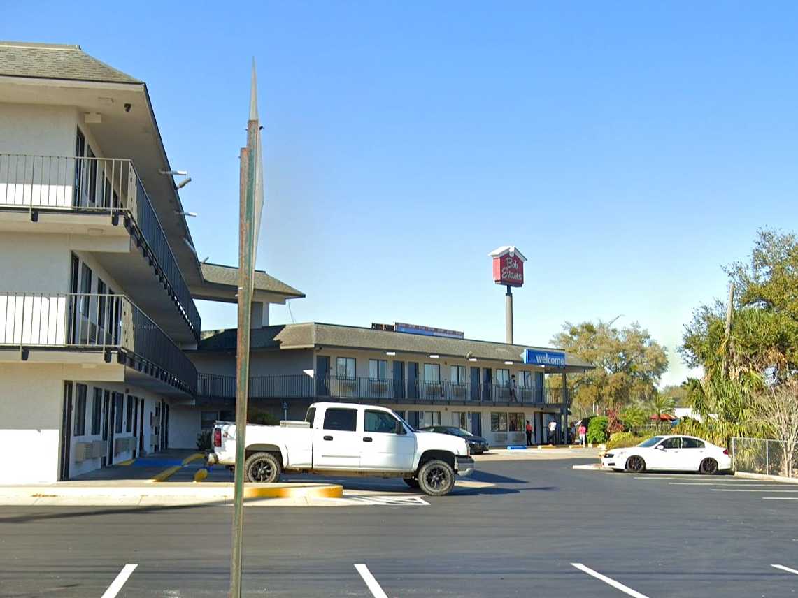 Motel 6 Lakeland LAL Airport Parking