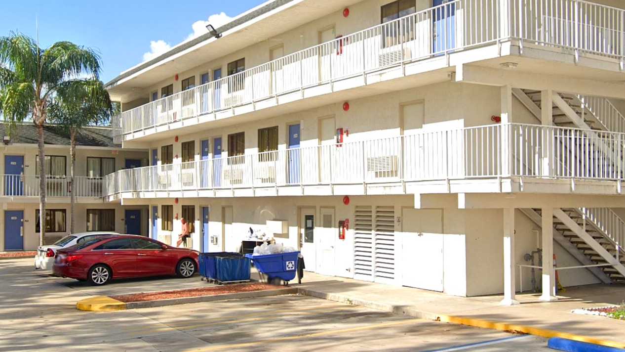  Motel 6 Bradenton SRQ Airport Parking