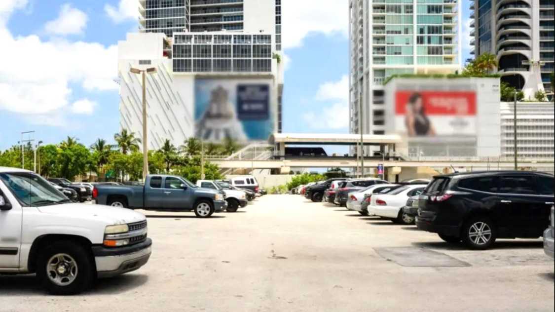MNM 127 NE MIA Airport Parking