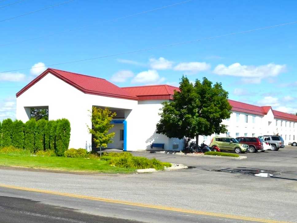 Motel 6 North BIL Airport Parking
