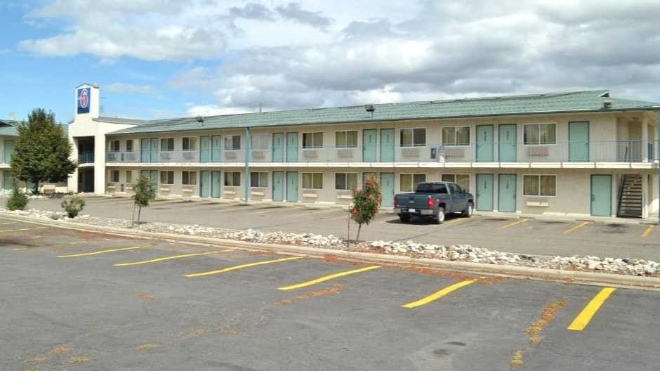 Motel 6 South BIL Airport Parking