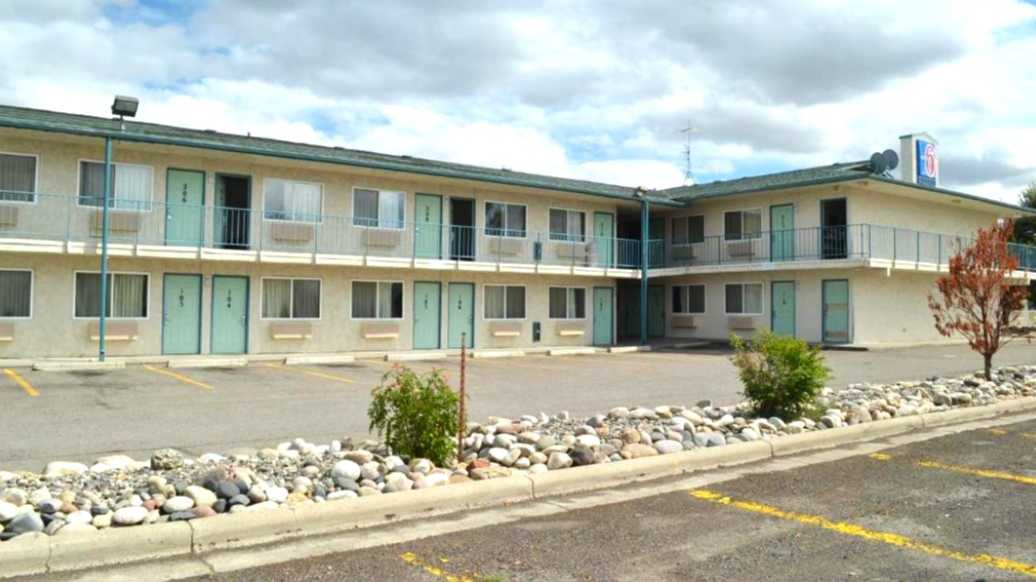 Motel 6 South BIL Airport Parking