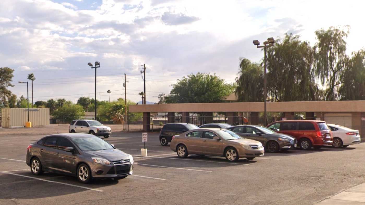 Thomas Suites PHX Airport Parking