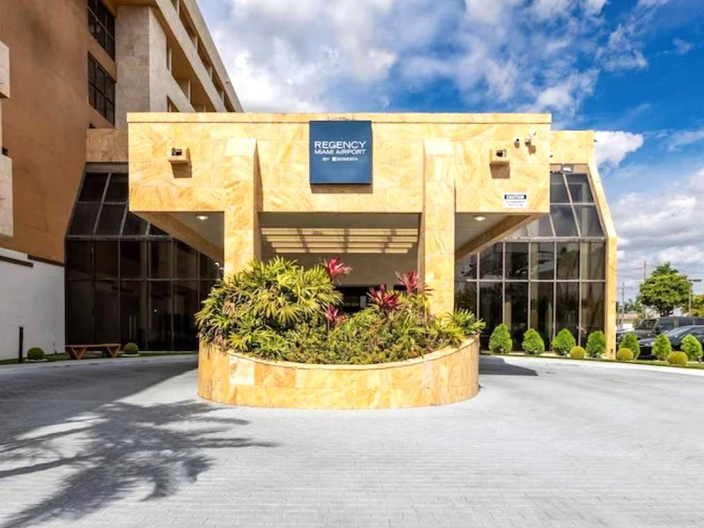 Regency Sonesta Miami Airport Parking