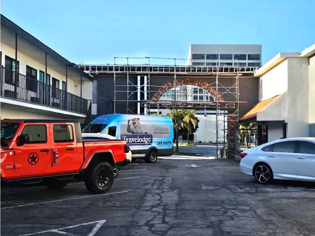 Travelodge by Wyndham LAX Airport Parking