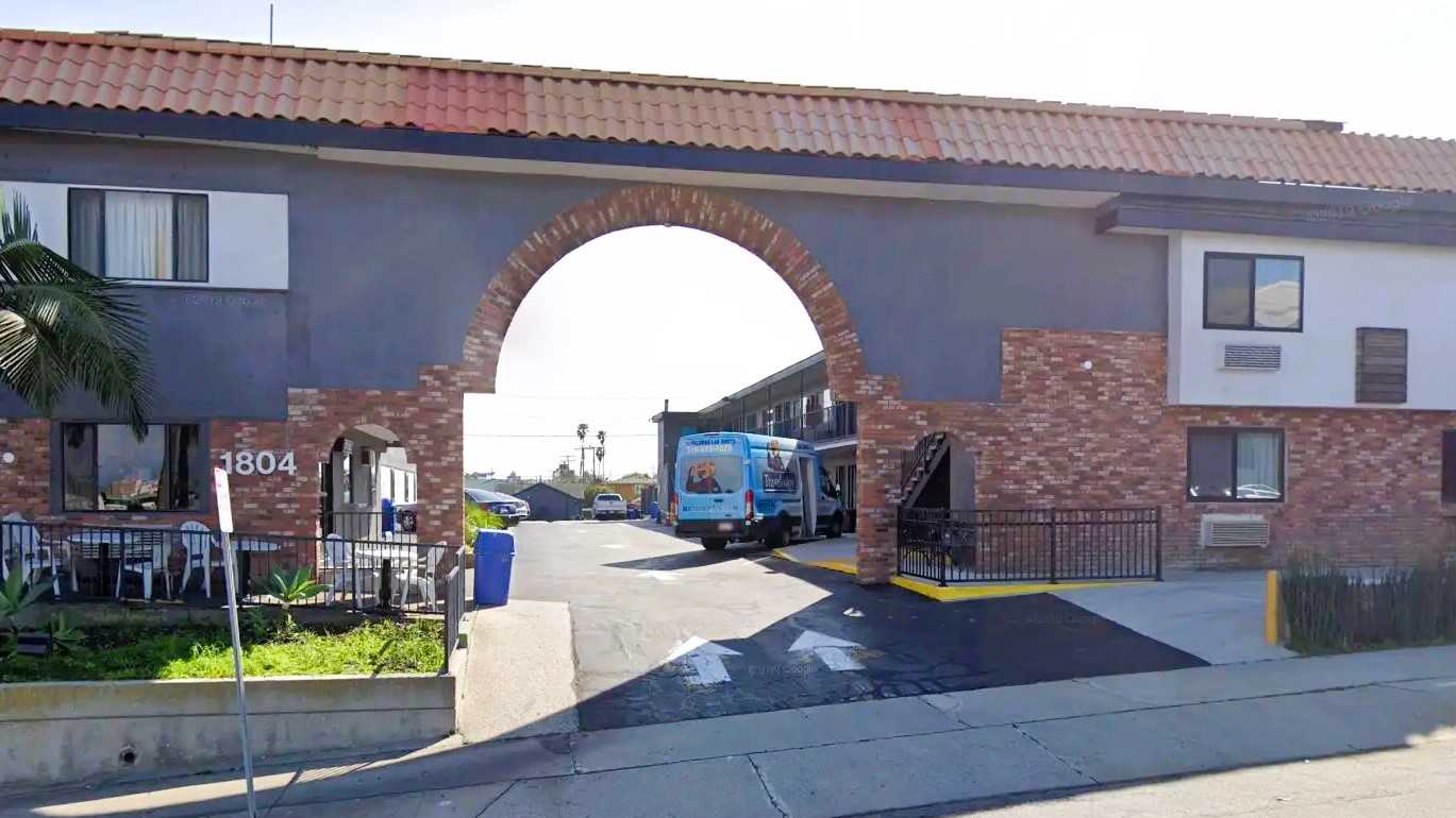 Travelodge by Wyndham LAX Airport Parking