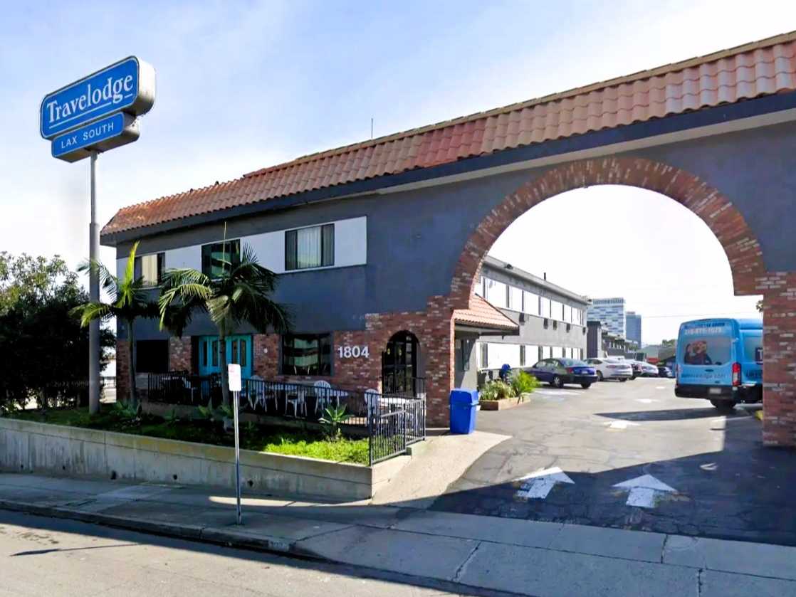 Travelodge by Wyndham LAX Airport Parking
