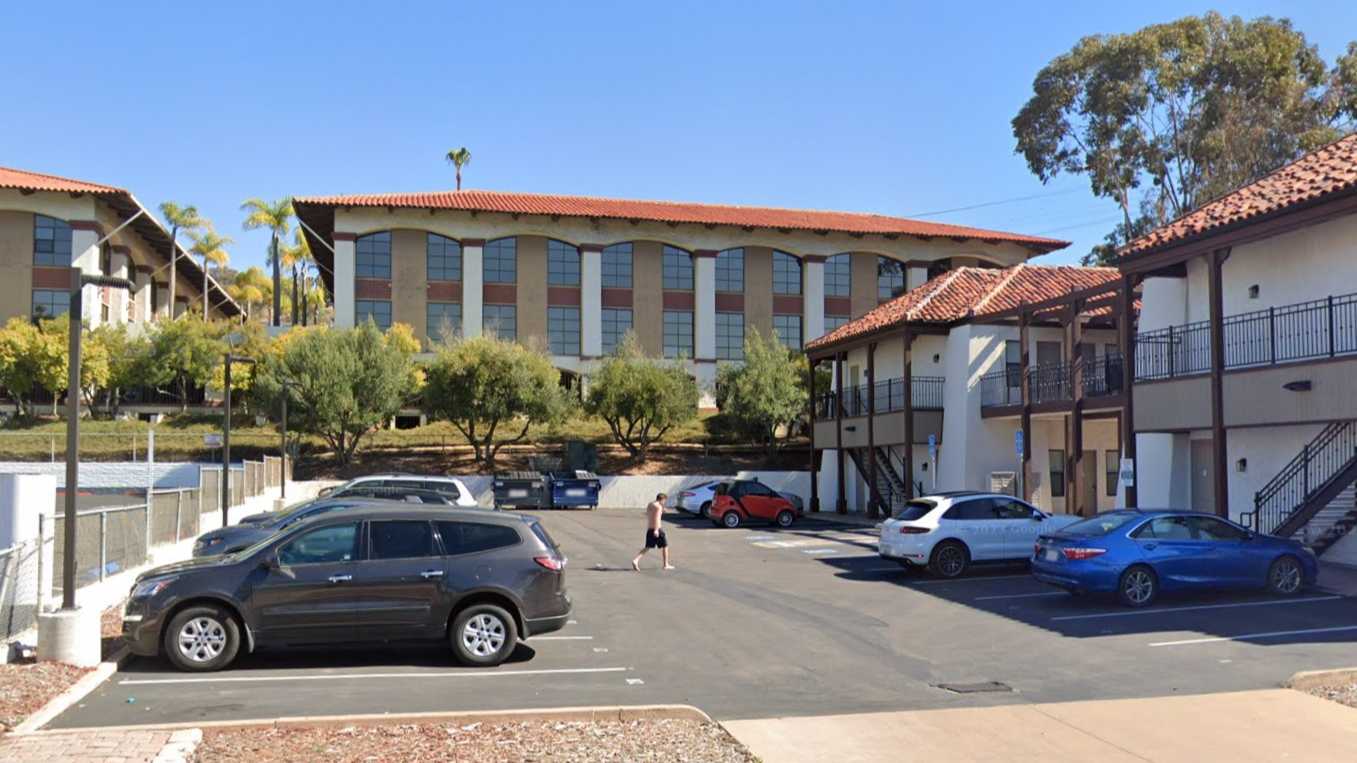 Moore Place - San Diego Old Town & Airport Parking