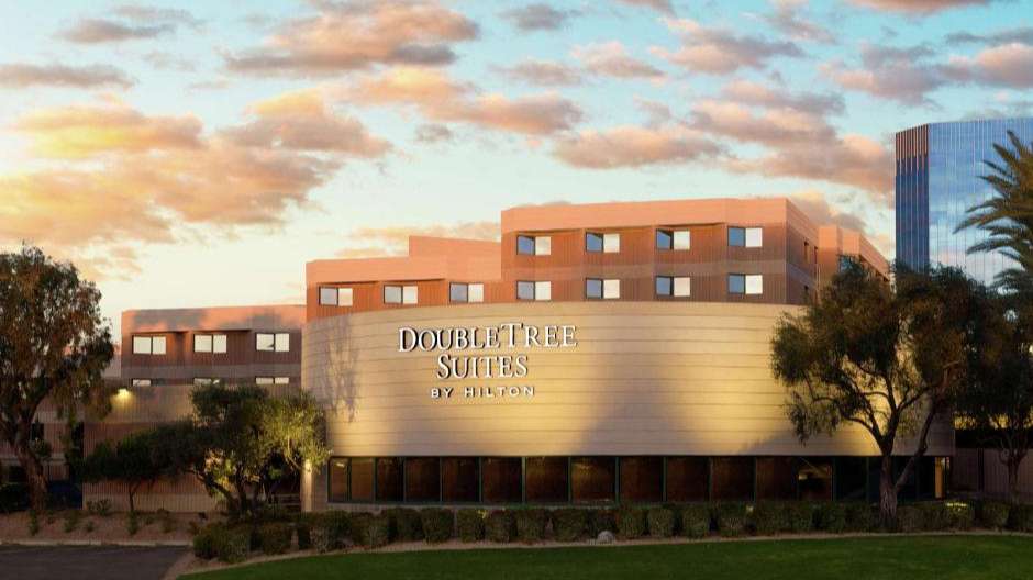 DoubleTree Suites by Hilton PHX Airport Parking