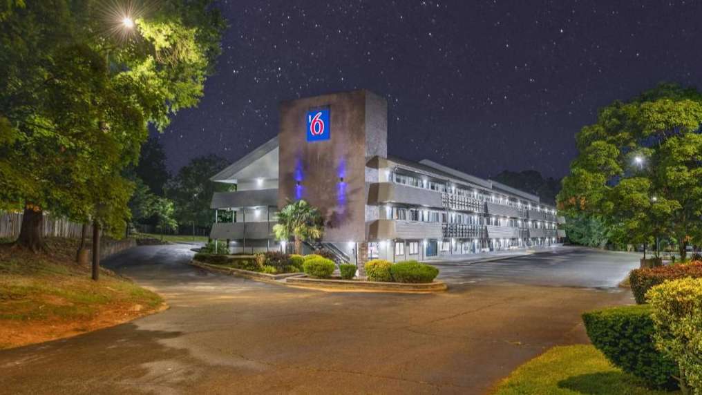 Motel 6 CLT Airport Parking