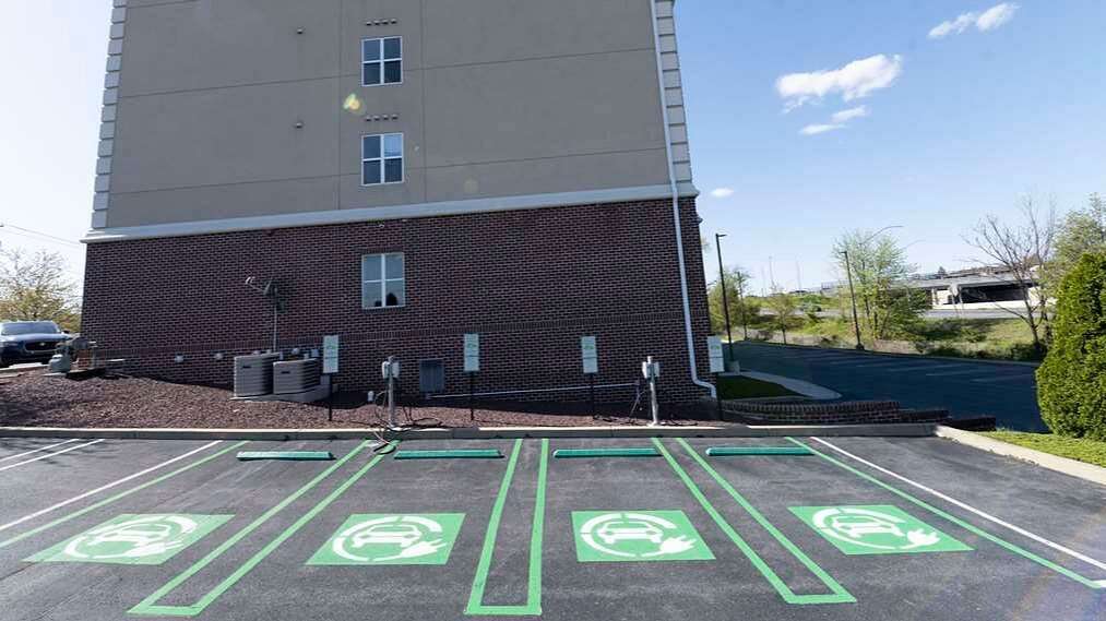 Country Inn & Suites MDT Airport Parking