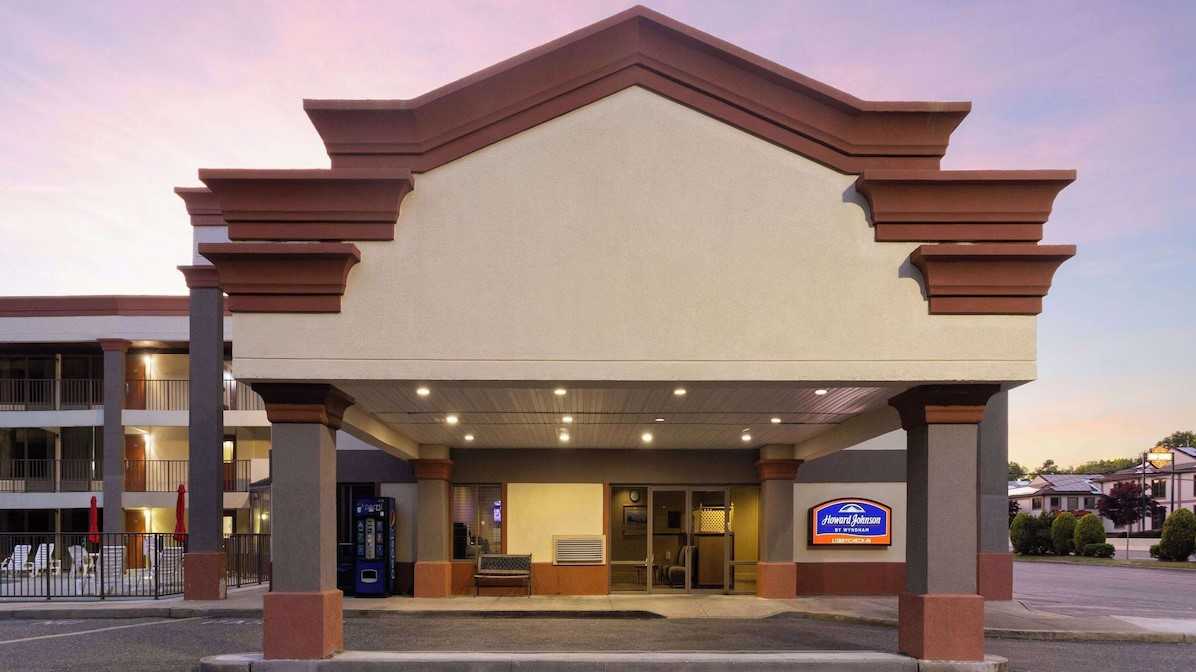 Howard Johnson by Wyndham ACY Airport Parking