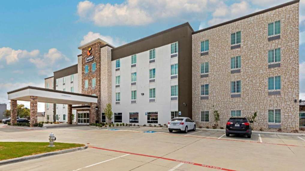 Comfort Inn and Suites West DFW Airport Parking