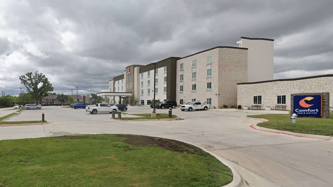 Comfort Inn and Suites West DFW Airport Parking