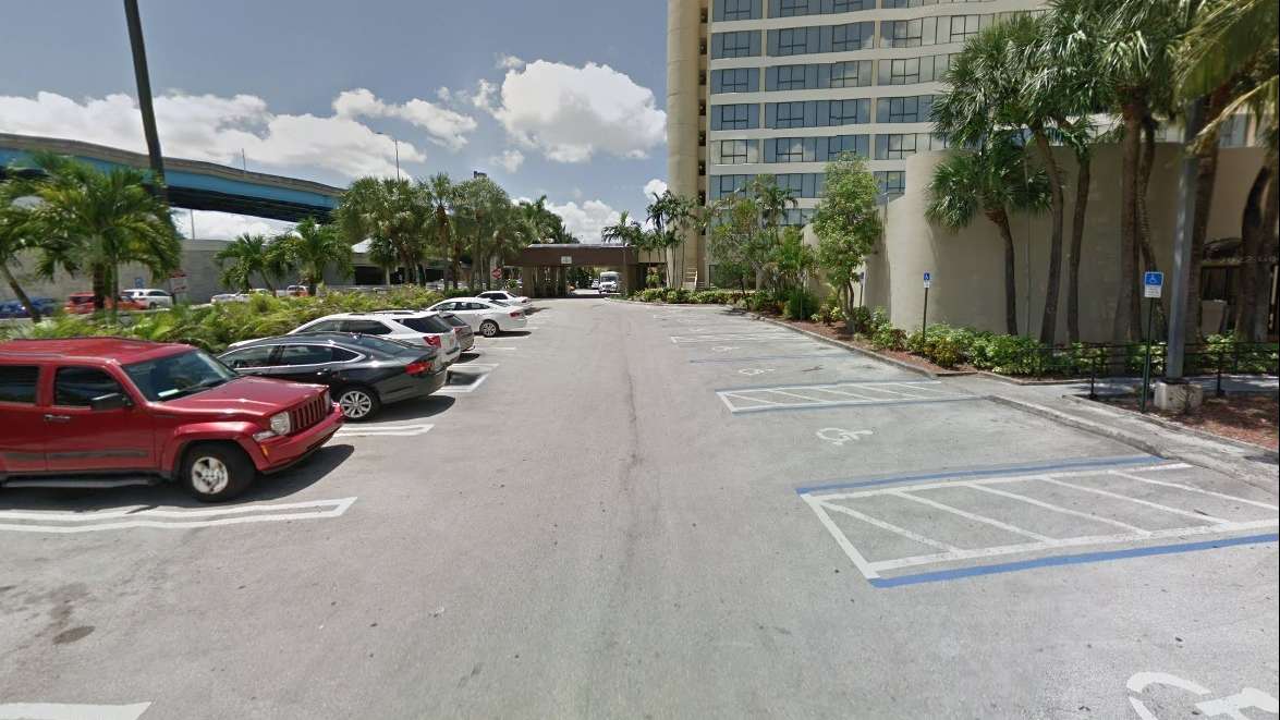 Holiday Inn Miami West MIA Airport Parking