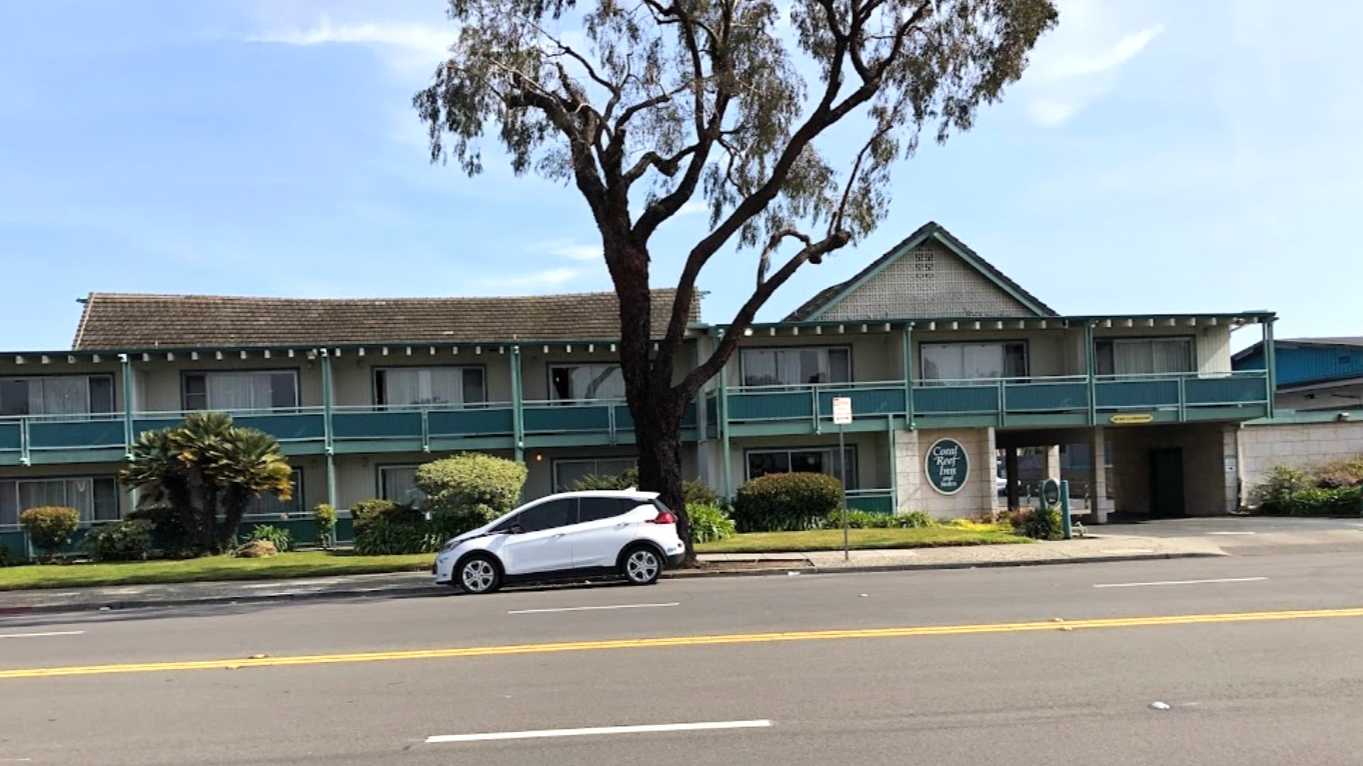 Coral Reef Inn & Suites OAK Airport Parking