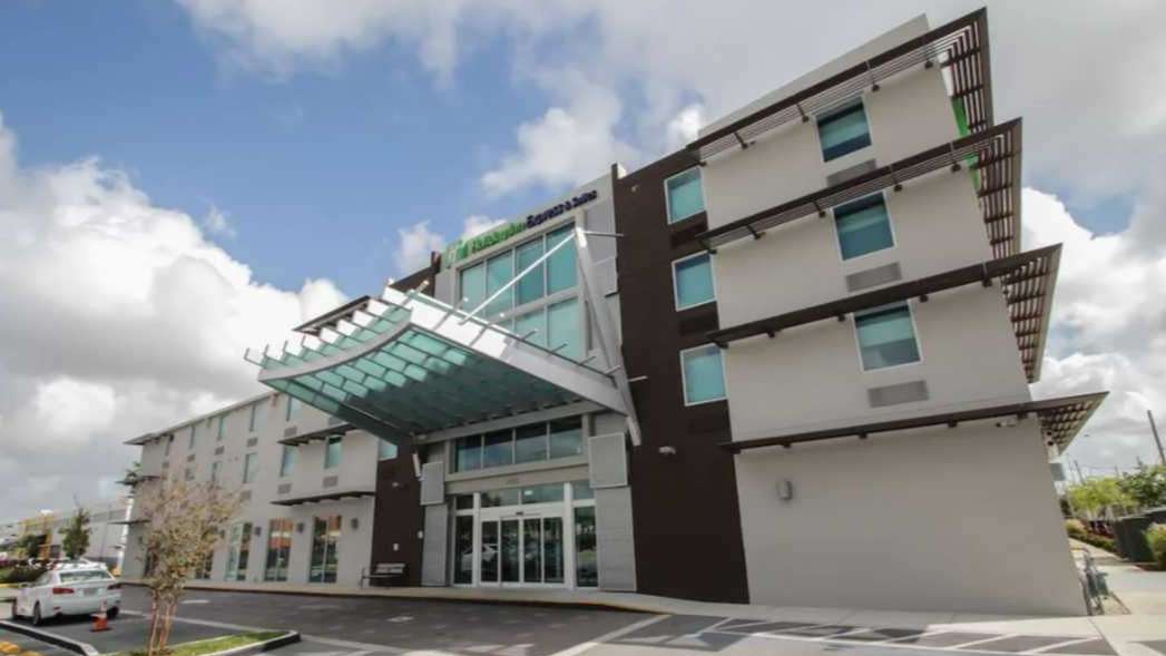 Holiday Inn Express & Suites Port Of Miami Cruise Parking