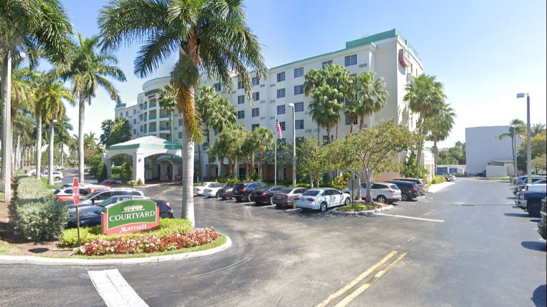 Courtyard FLL Airport Parking