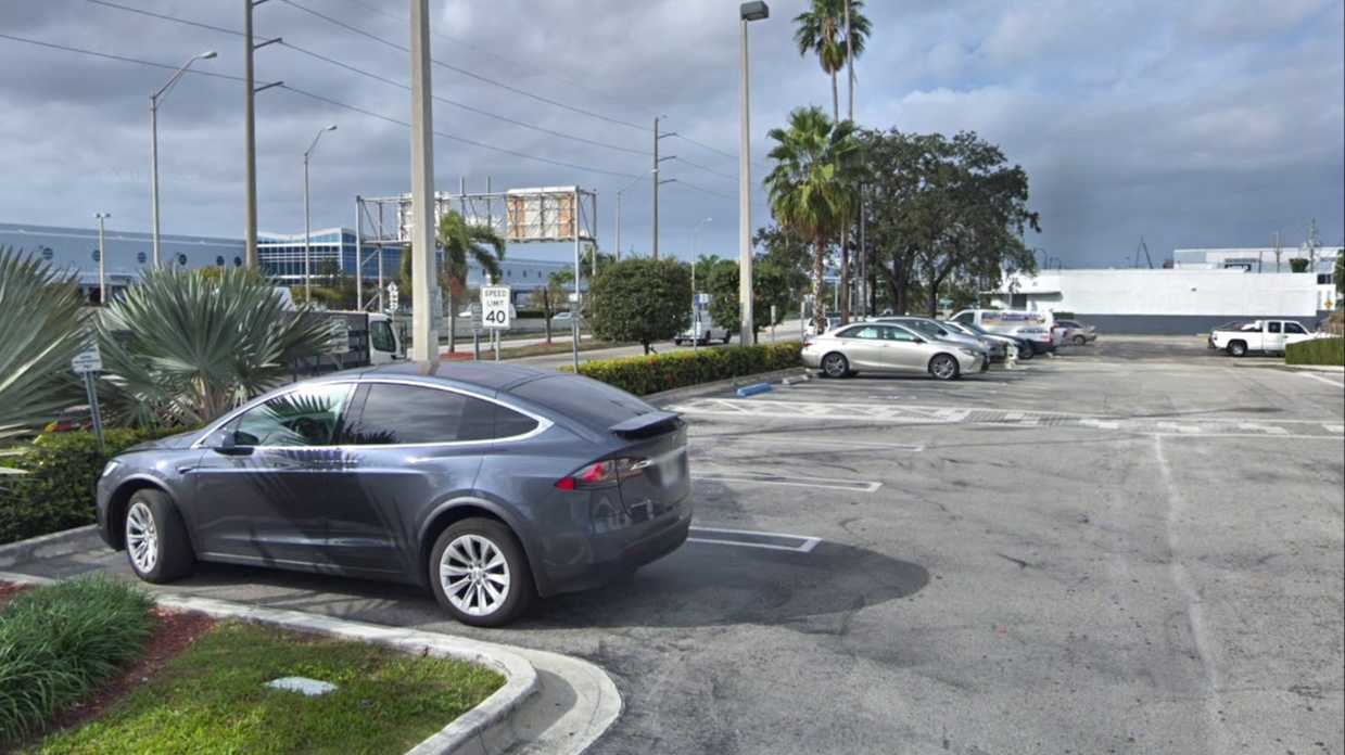 EB hotel MIA Airport Parking
