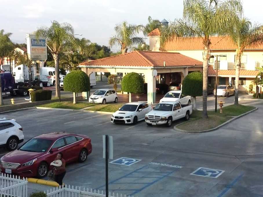 Travelodge lynwood LGB Airport Parking