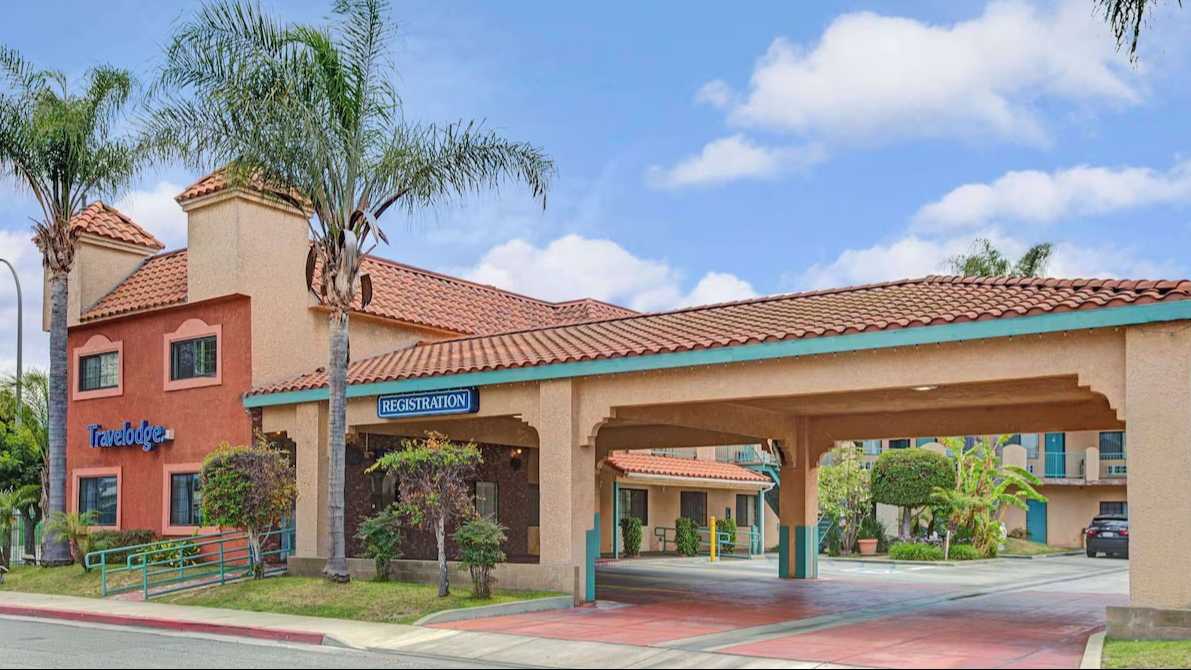 Travelodge lynwood LGB Airport Parking