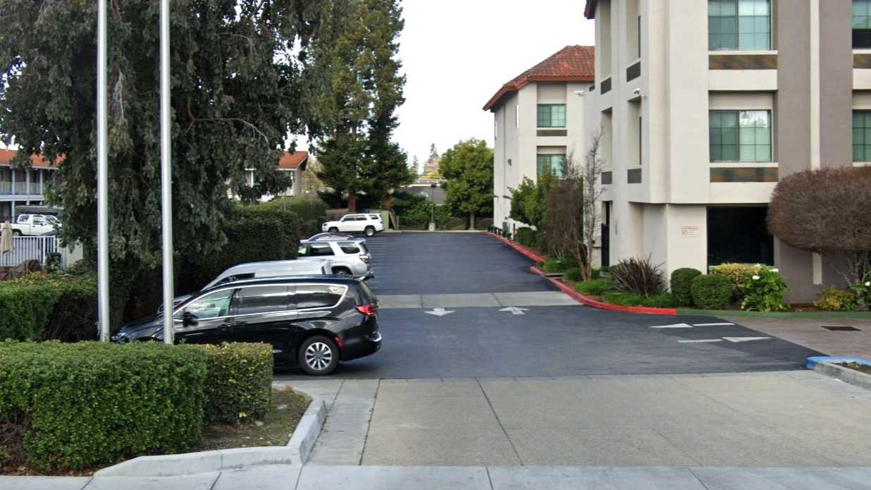 Holiday Inn Express & Suites SJC Airport Parking
