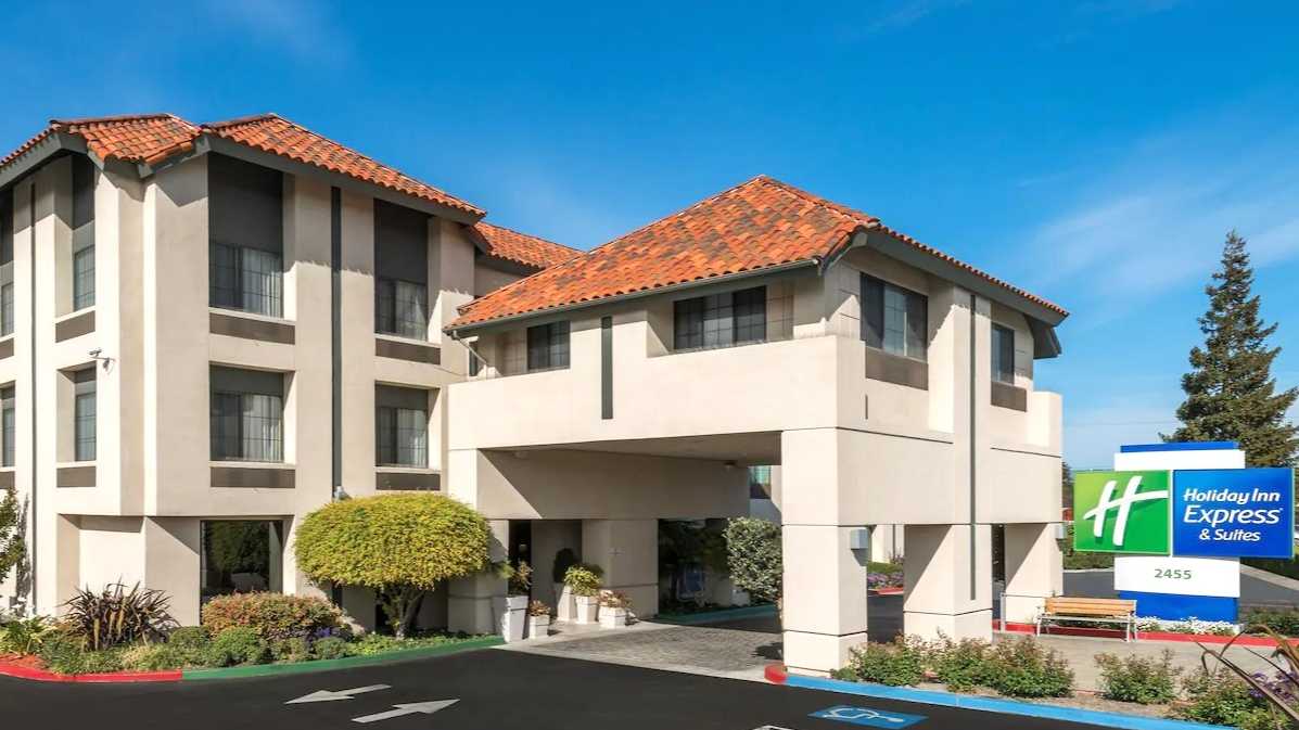 Holiday Inn Express & Suites SJC Airport Parking