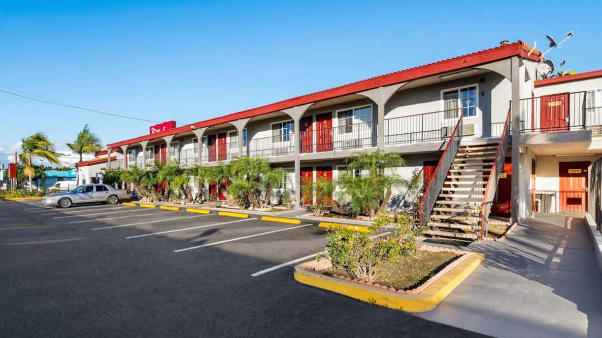 Red Roof Inn Bellflower LGB Airport Parking