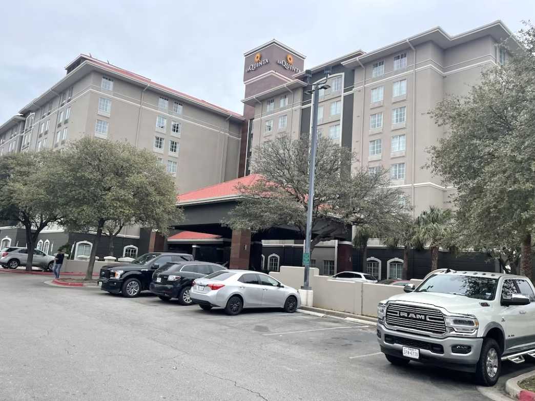 La Quinta Inn & Suites by Wyndham SAT Airport Parking