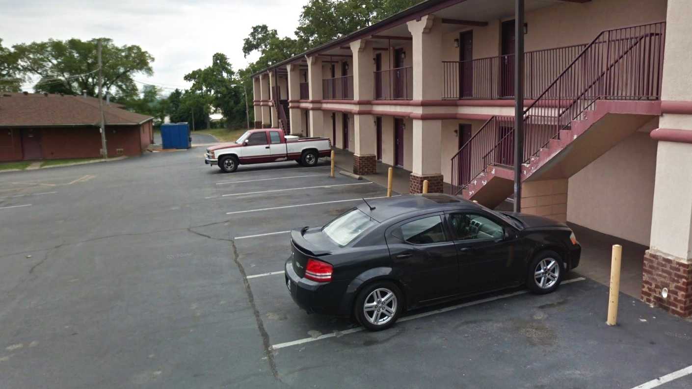 Scottish Inn BNA Airport Parking